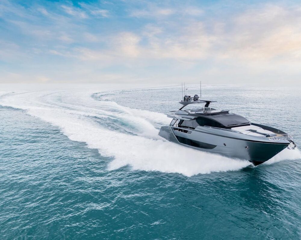 Diva yacht – exterior underway Diva Riva yacht running shot, port side