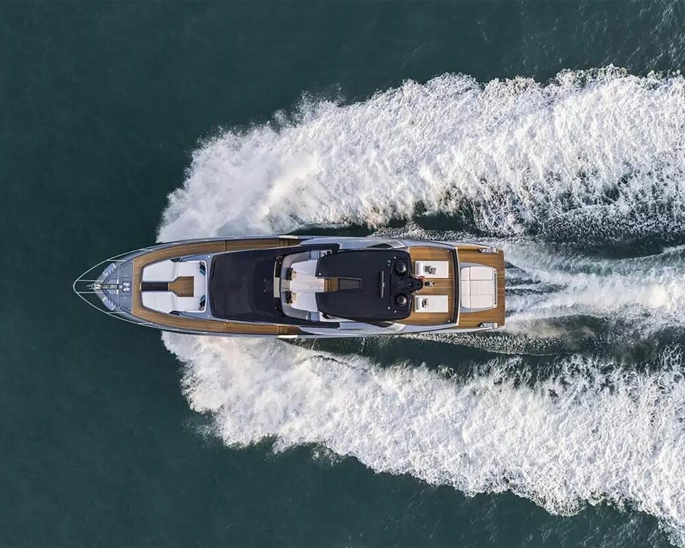 Diva yacht – aerial view Diva Riva yacht aerial view underway