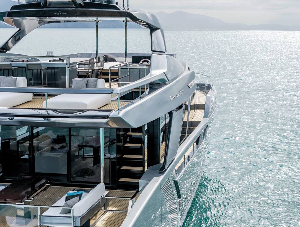 Diva yacht – deck aerial Diva yacht full deck layout, aerial view