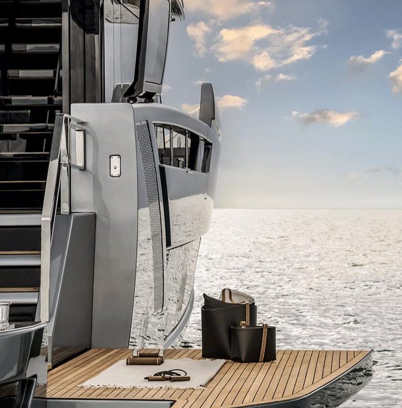 Diva yacht – stern swim platform Diva yacht stern swim platform