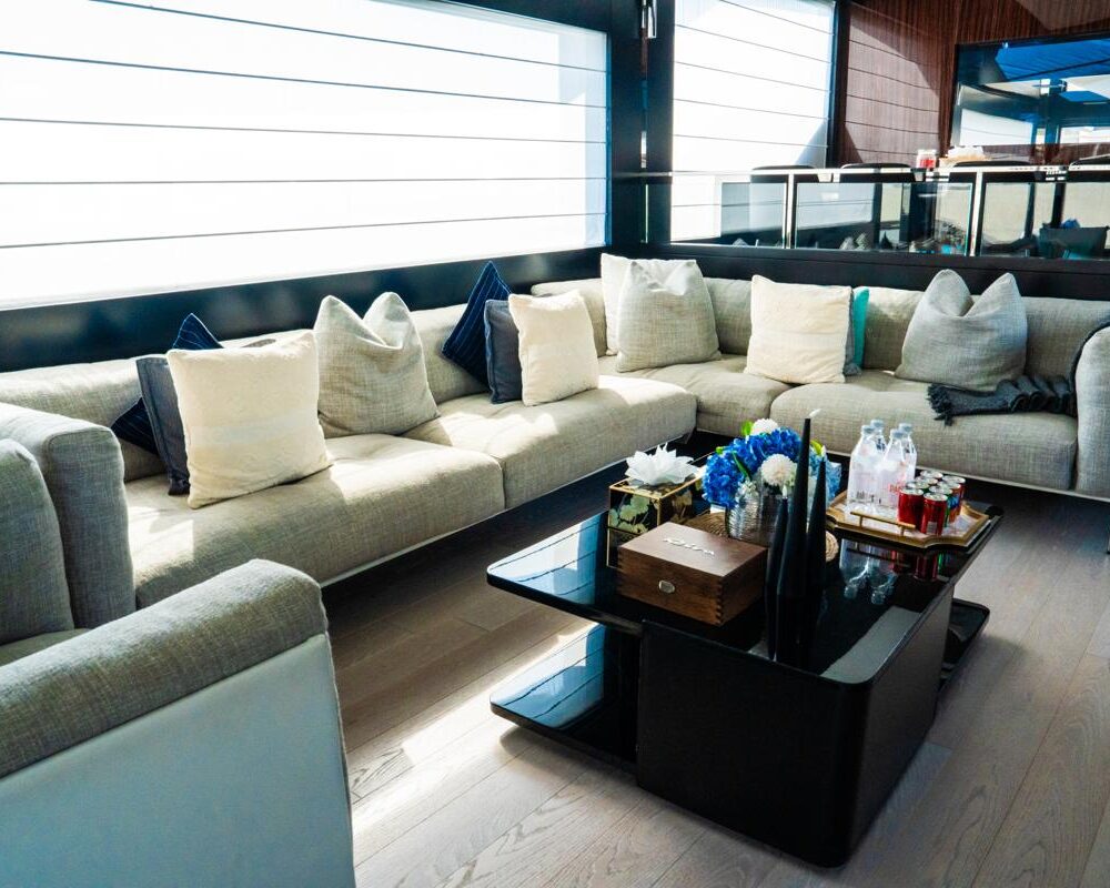 Diva yacht – salon interior Diva yacht interior salon lounge