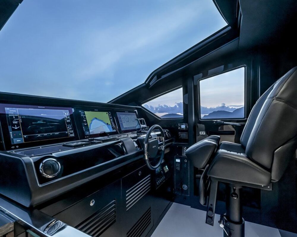 Diva yacht – helm Diva yacht helm and cockpit dashboard
