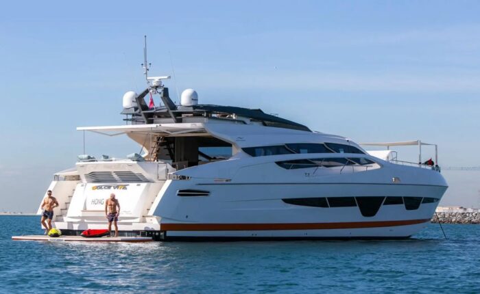 Queen Dolce Vita 105ft Numarine yacht underway