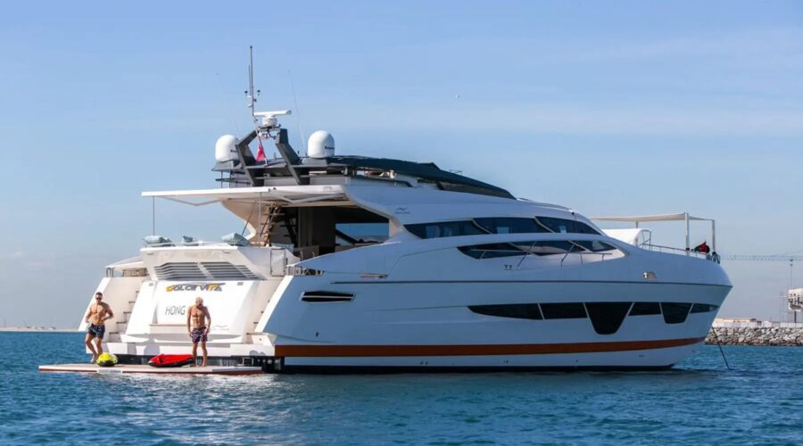 Queen Dolce Vita 105ft Numarine yacht underway