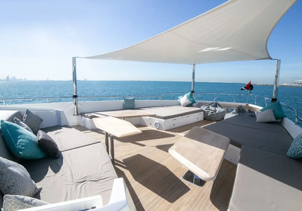 Queen Dolce Vita – bow lounge Dolce Vita bow lounge area