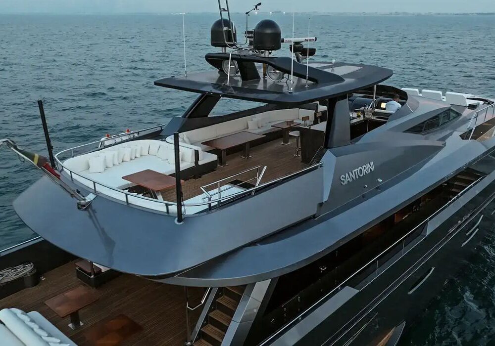 Queen Santorini – stern and tender Santorini stern with tender