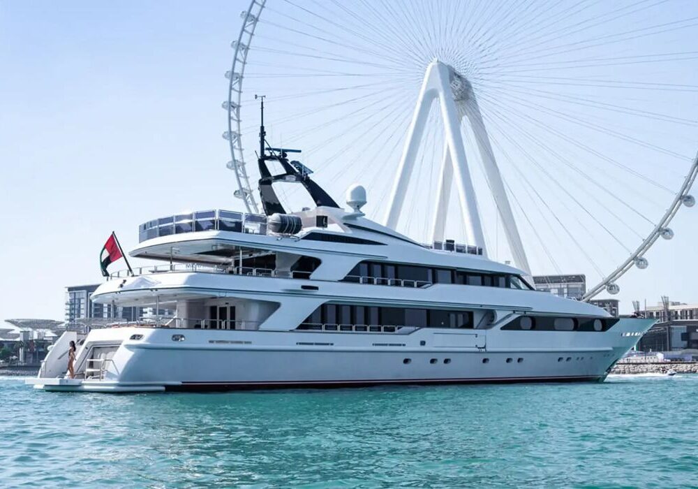 Queen Skyfall 164ft Benetti – exterior hero Queen Skyfall 164ft Benetti yacht underway