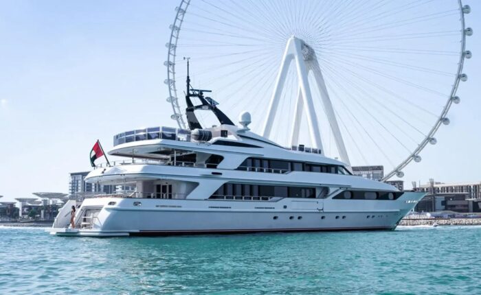 Queen Skyfall 164ft Benetti yacht underway
