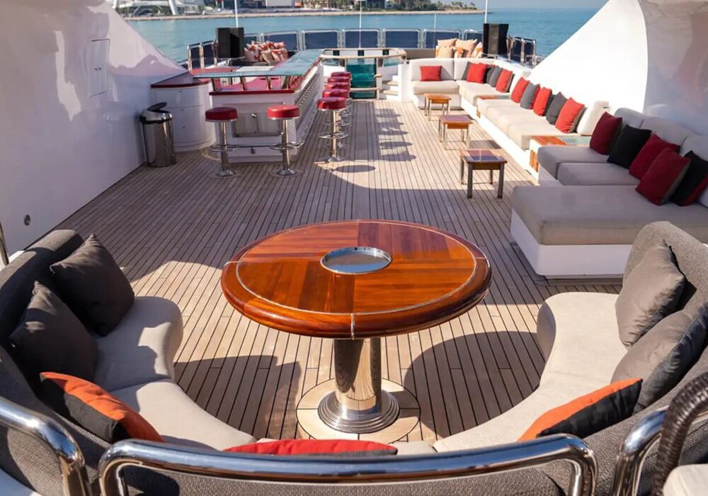 Queen Skyfall – deck lounge Skyfall deck lounge seating