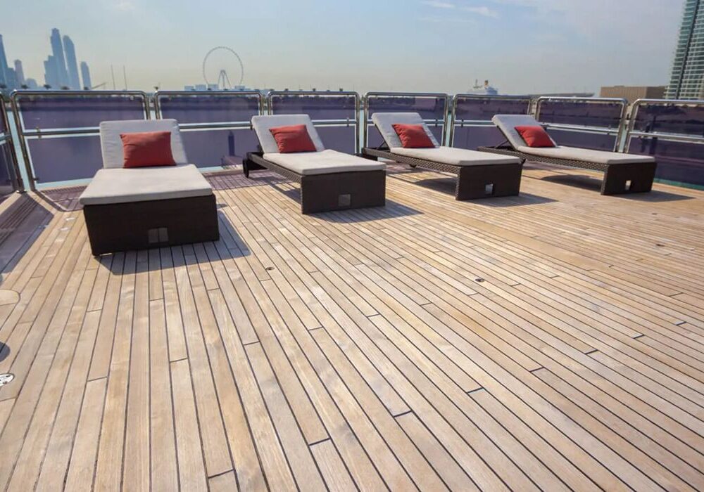 Queen Skyfall – sundeck Skyfall sundeck