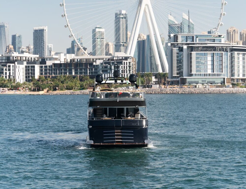Queen Spectre 100ft Azimut yacht underway