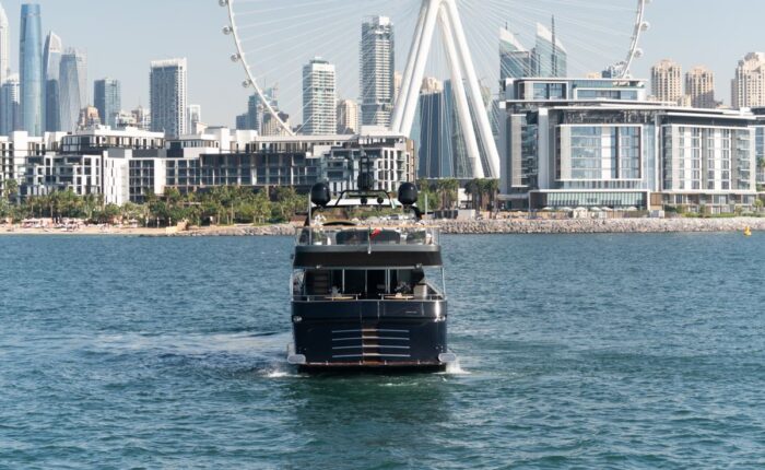 Queen Spectre 100ft Azimut yacht underway