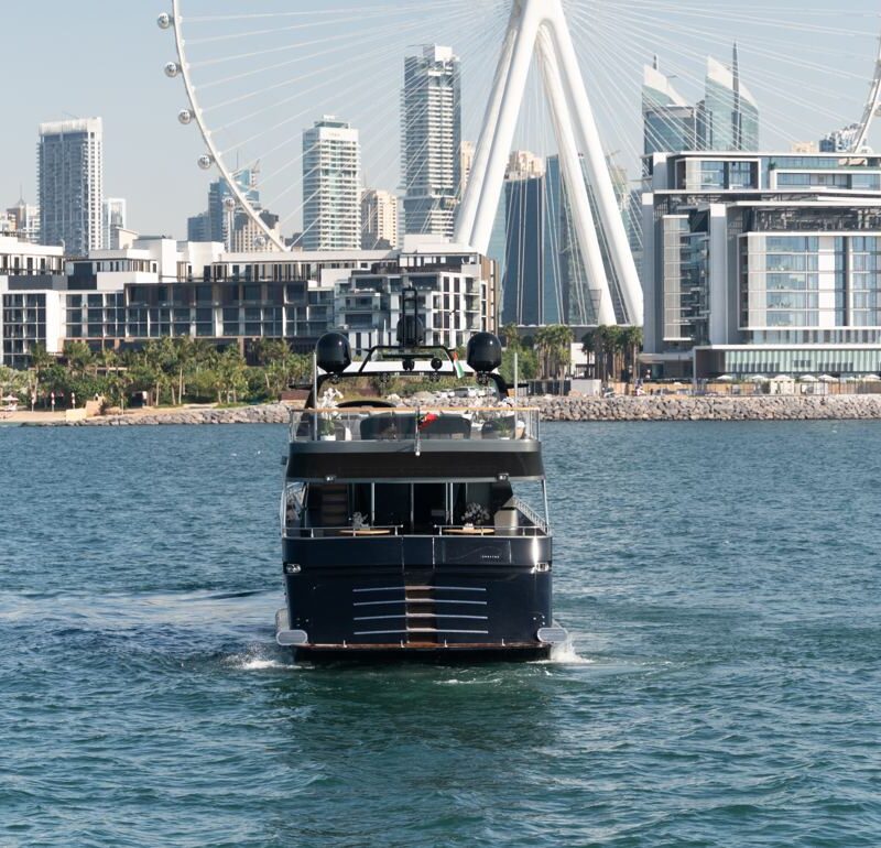 Queen Spectre 100ft Azimut yacht underway