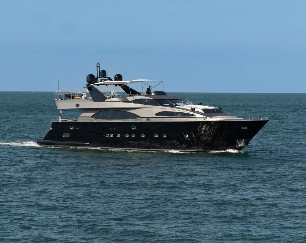 Spectre yacht running at speed