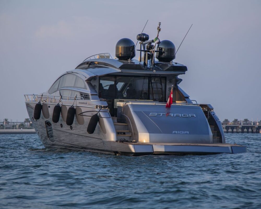 Queen Straga – stern view Straga yacht stern view