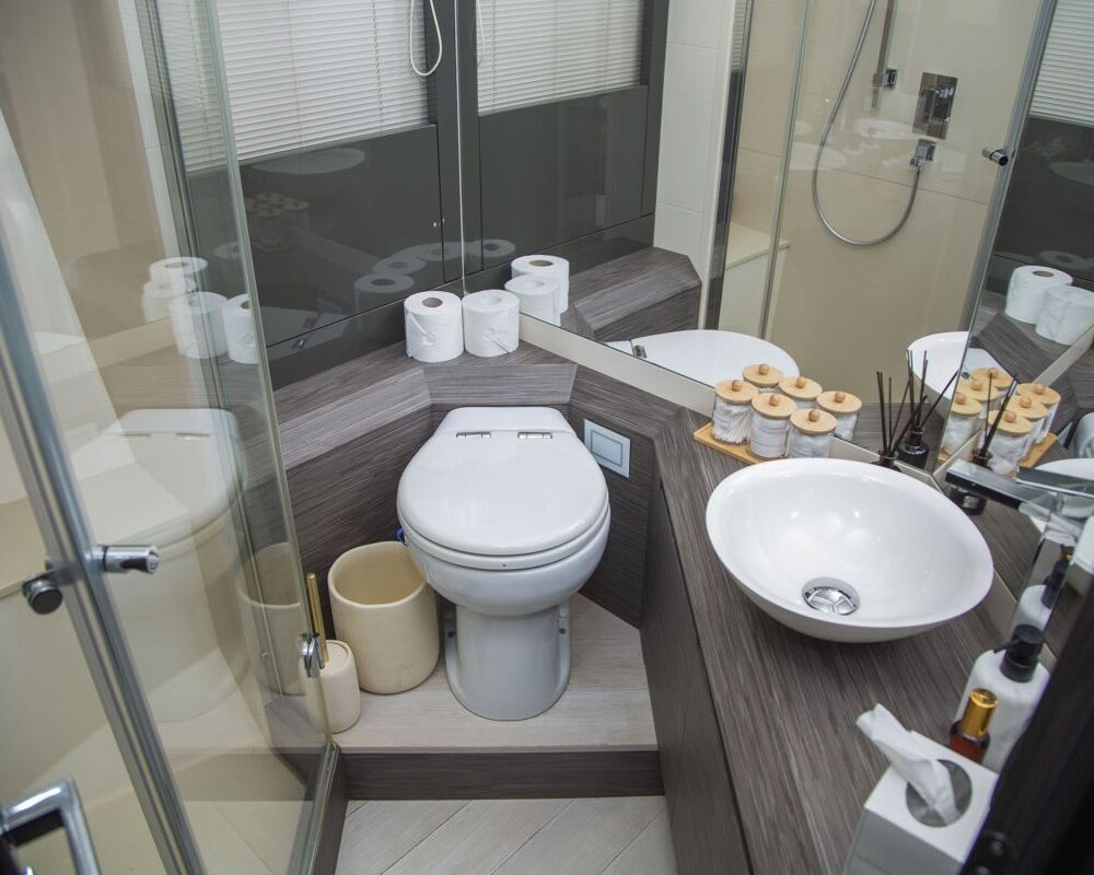 Queen Straga – bathroom Straga ensuite bathroom